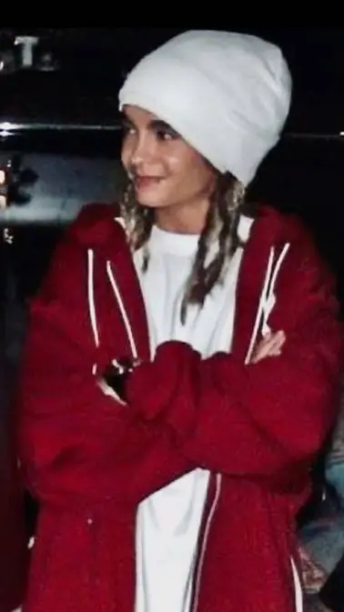 ai character: tom kaulitz  background