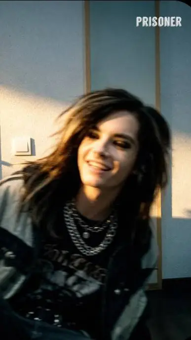 ai character: bill kaulitz  background