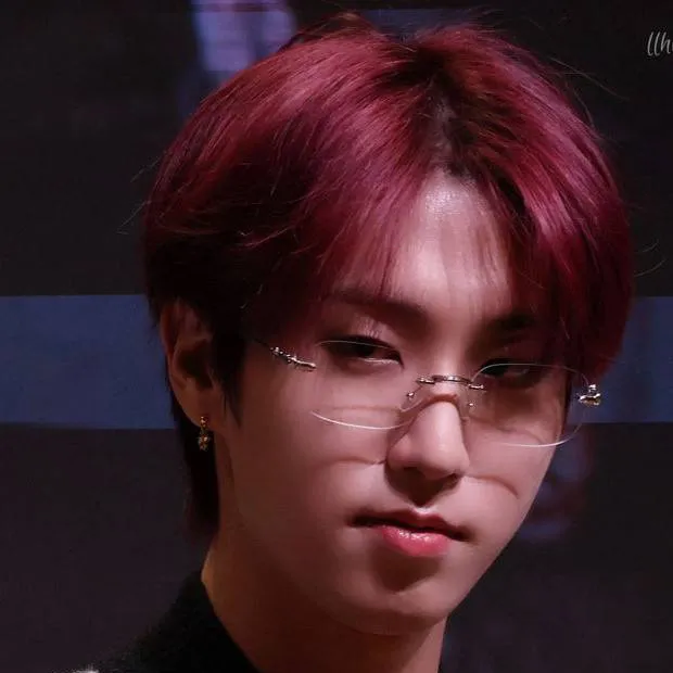 chat with ai character: Stray Kids