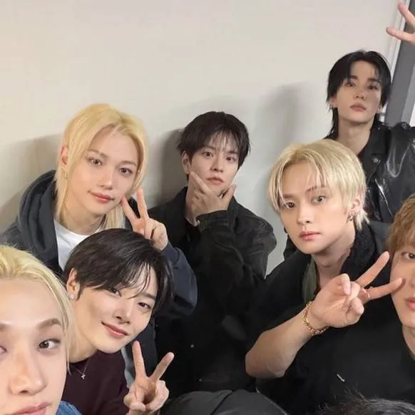 chat with ai character: stray kids escuela