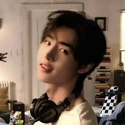 chat with ai character: °•sunghoon°•