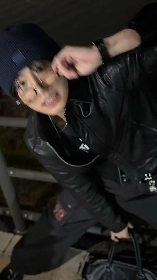 ai character: haaaan background