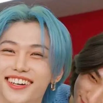 chat with ai character: ~Felix•hyunjin~