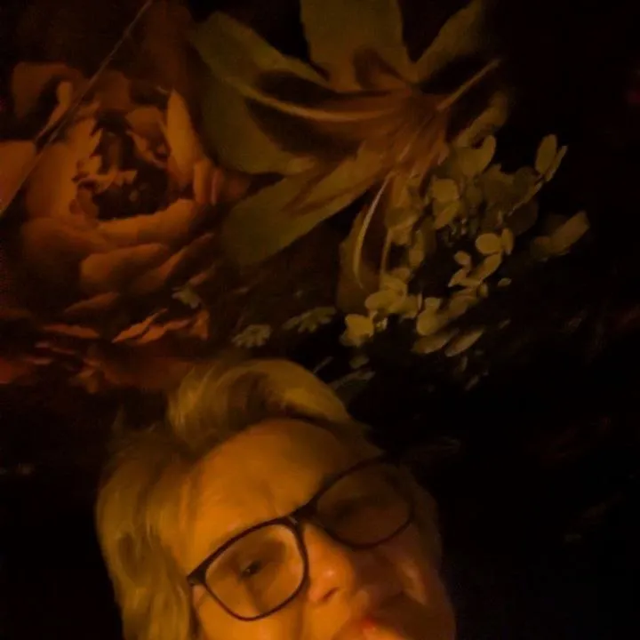 chat with ai character: Amira Mia 