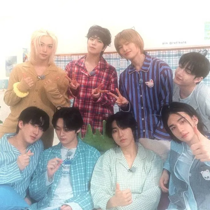 chat with ai character: skz sleepover