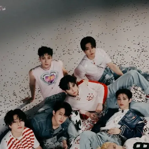chat with ai character: Skz game