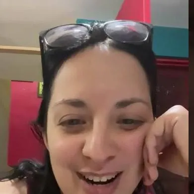 chat with ai character: Maria Edith 