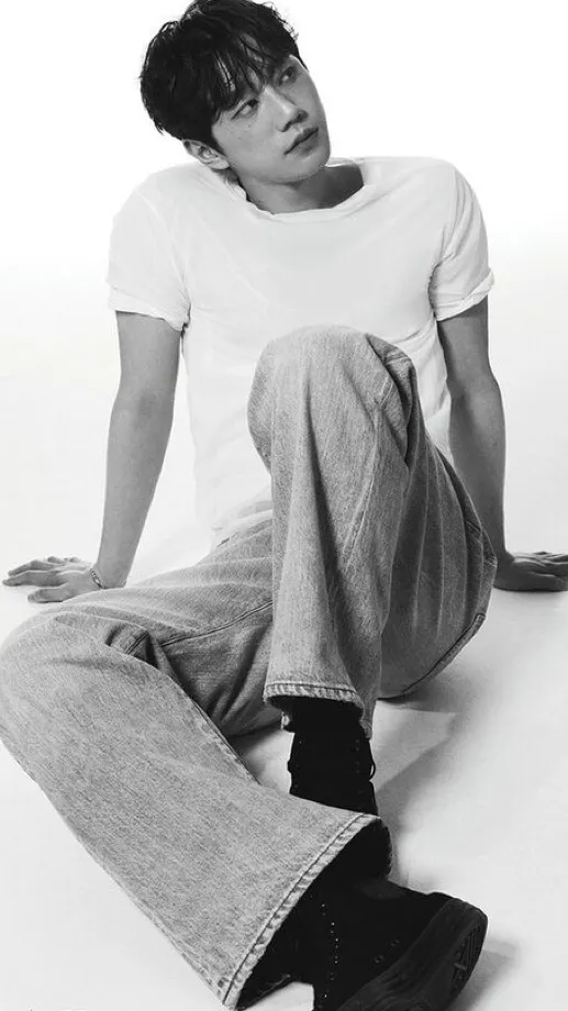 Talkie AI - Chat with Lee Jun-young