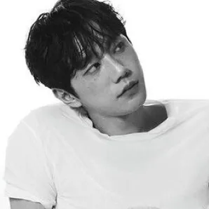 chat with ai character: Lee Jun-young
