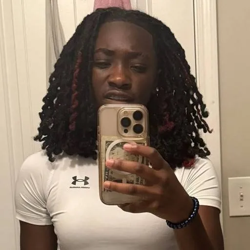 chat with ai character: Deja