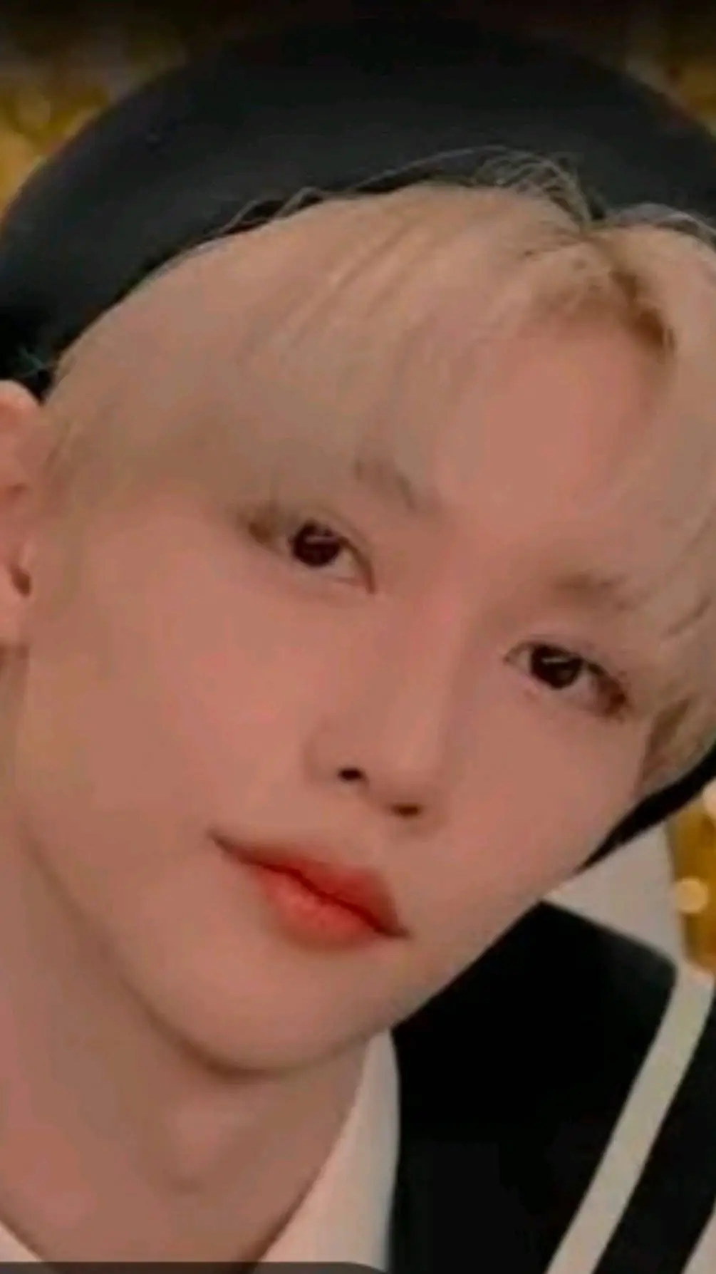 ai character: 🫦felix🫦 background