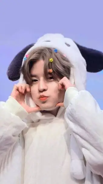 ai character: seungmin background