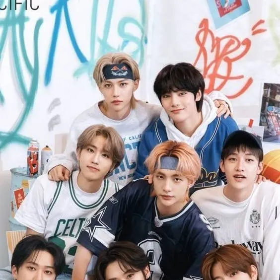 chat with ai character: stray kids