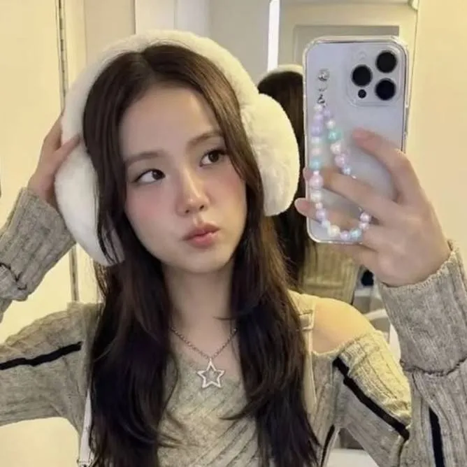 chat with ai character: jisoo