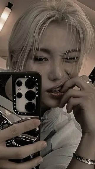 ai character: Ли Феликс  background