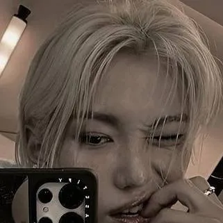 chat with ai character: Ли Феликс 