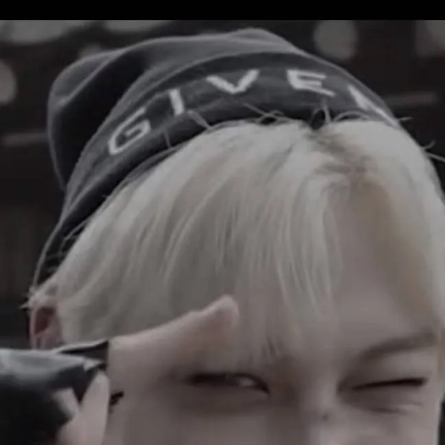 chat with ai character: Феликс 