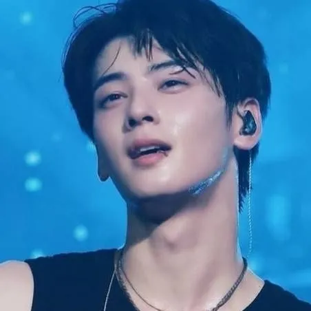 chat with ai character: eunwoo