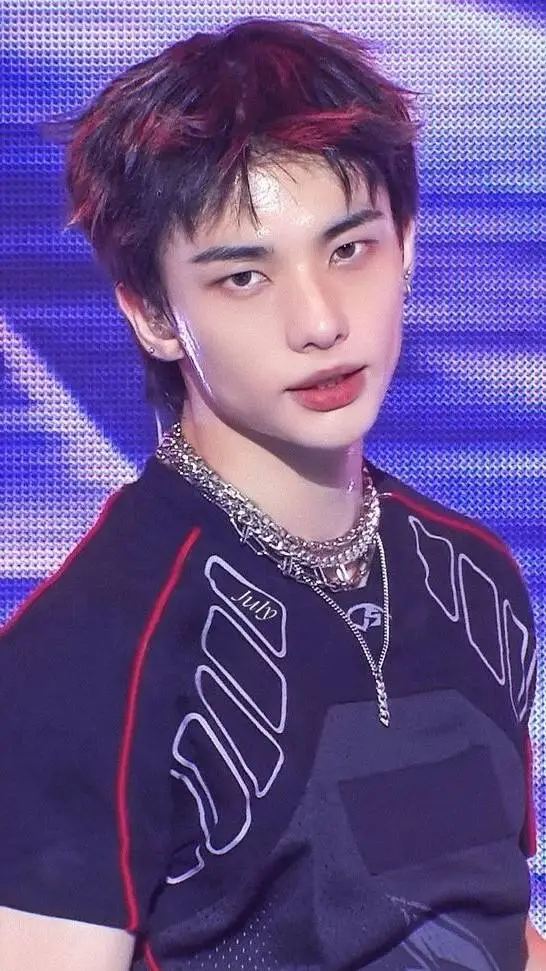 ai character: Hwang Hyunjin background