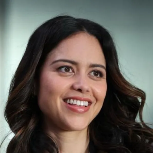 chat with ai character: Angela Lopez 