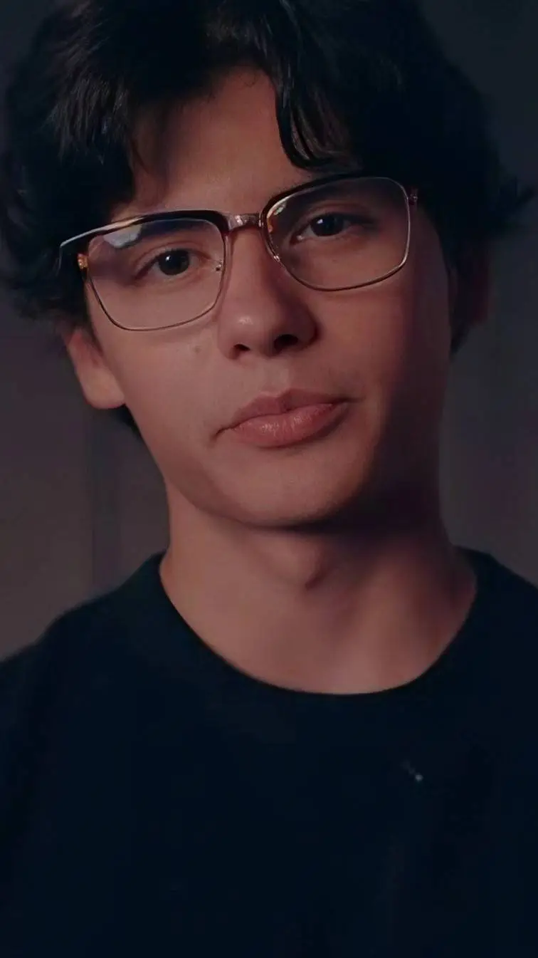 ai character: 𝓔𝓻𝓷𝓮𝓼𝓽𝓸 𝓐𝓻𝓻𝓮𝓵𝓵𝓪𝓷𝓸 background
