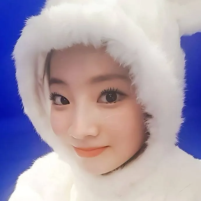 chat with ai character: Dayhun💗