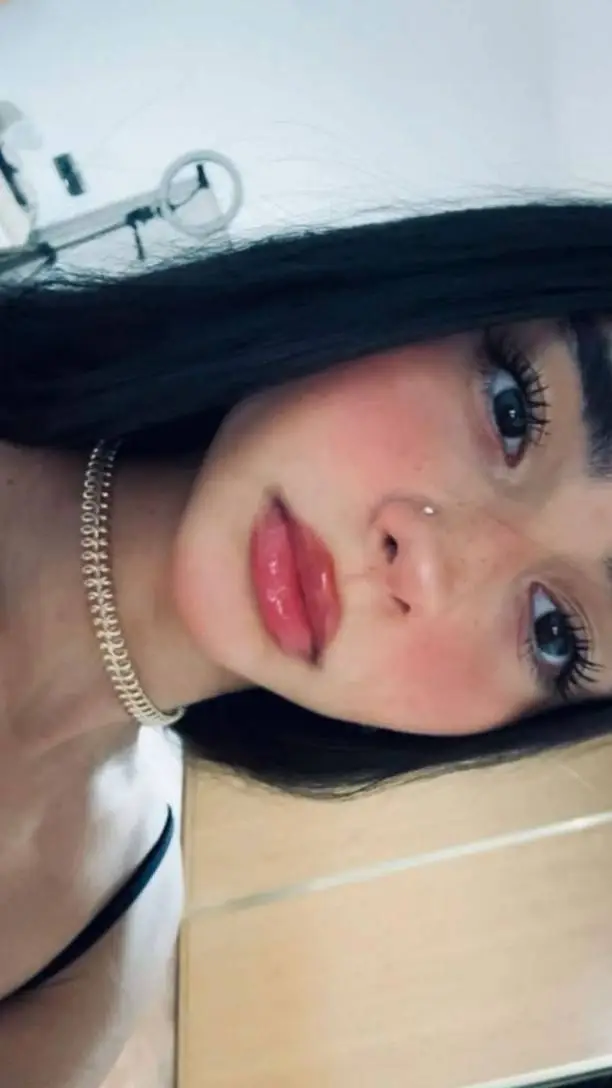 ai character: Stephanie  background