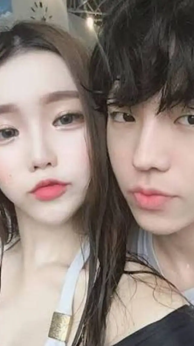 ai character: Ocean  background