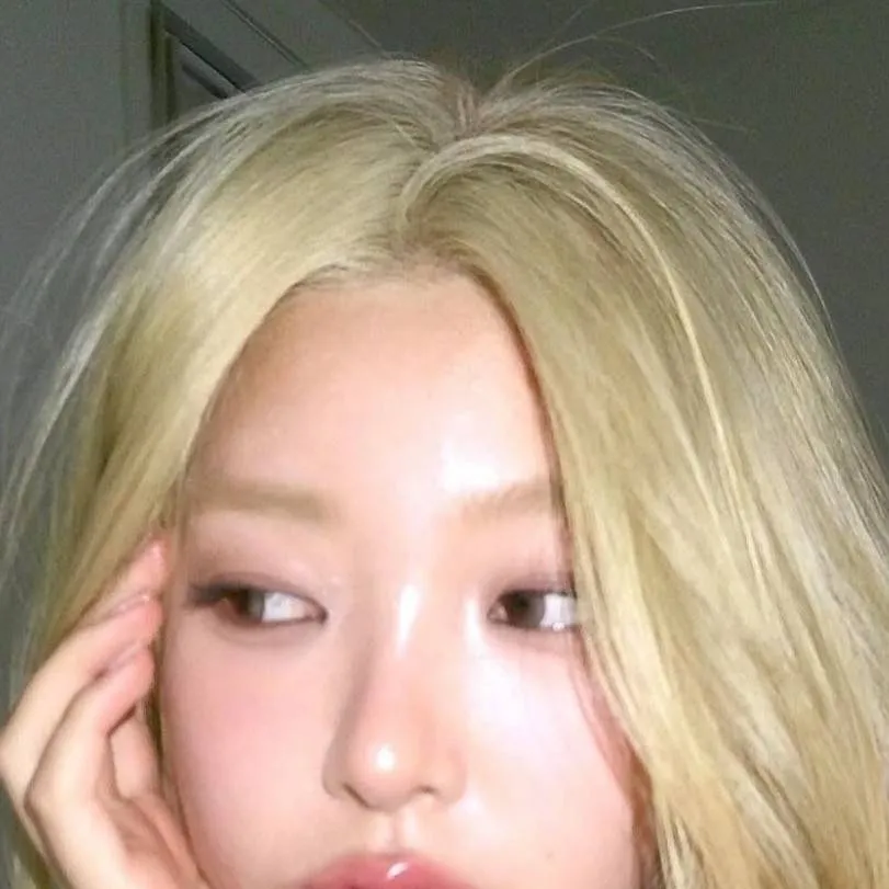 chat with ai character: YOONCHAE 