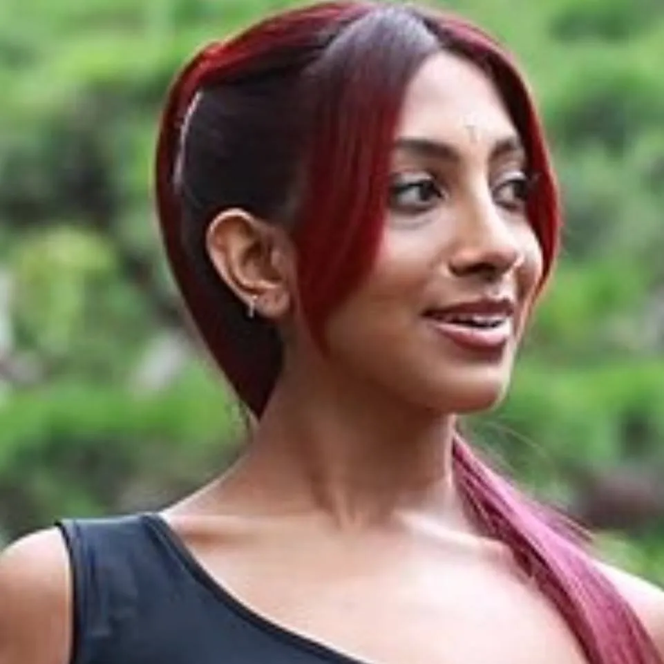 chat with ai character: LARA RAJ