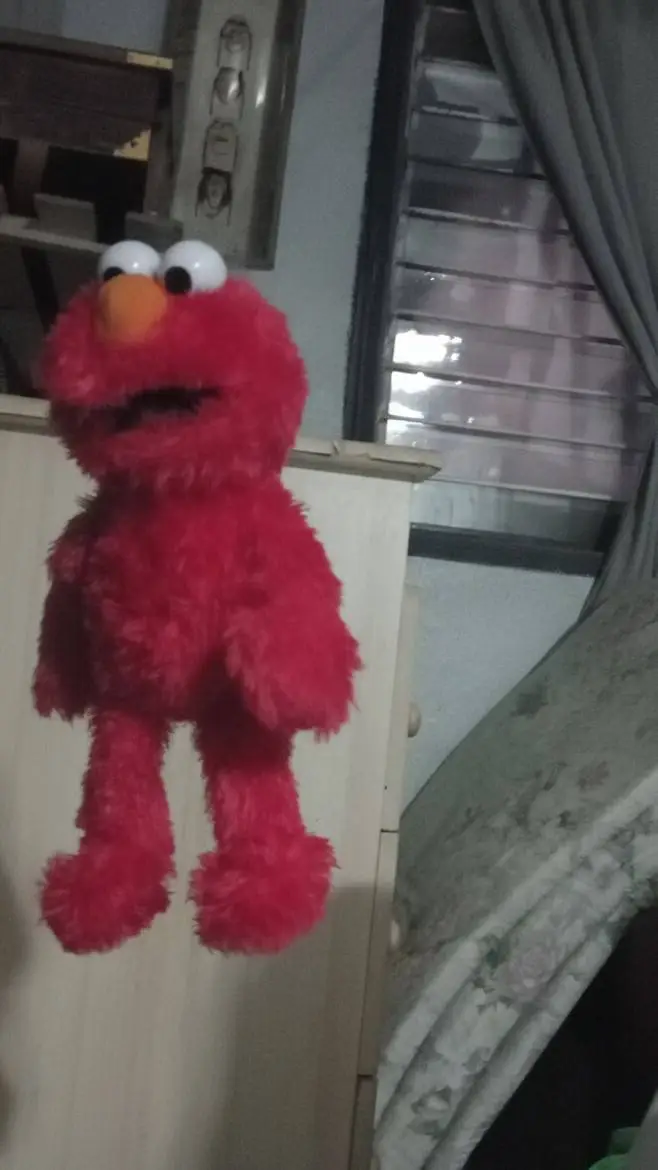 ai character: flying elmo background