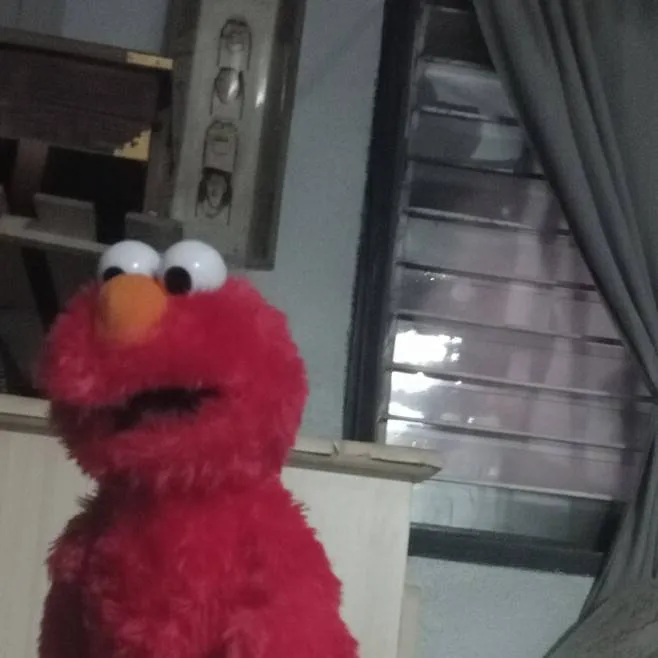 chat with ai character: flying elmo