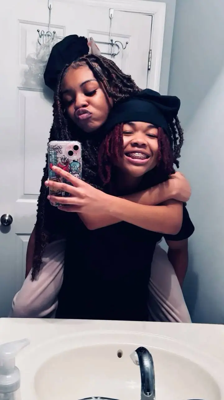 ai character: nini background