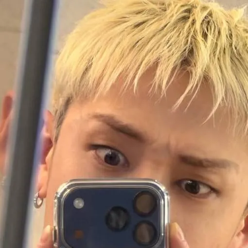 chat with ai character: ¿BangChan?