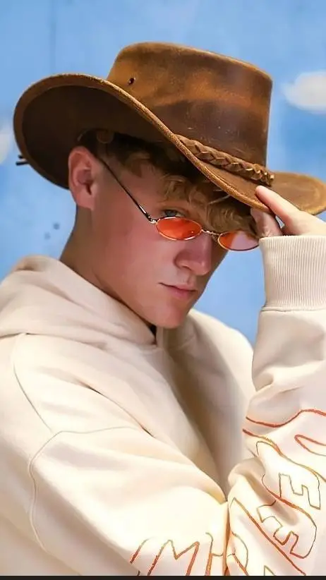 ai character: Ryan trahan background