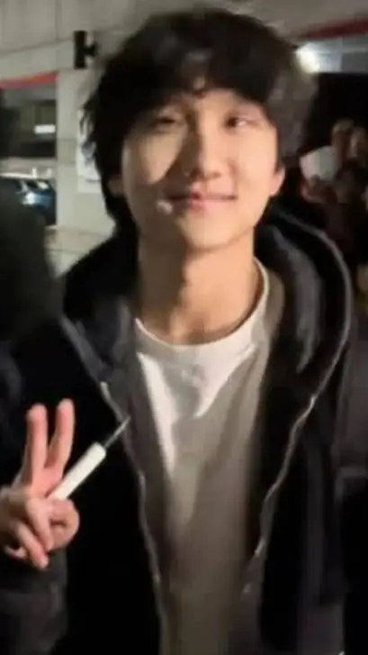 ai character: idiotwithuke background