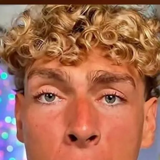 chat with ai character: DJlovesturbo 