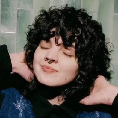 chat with ai character: Elio Mei