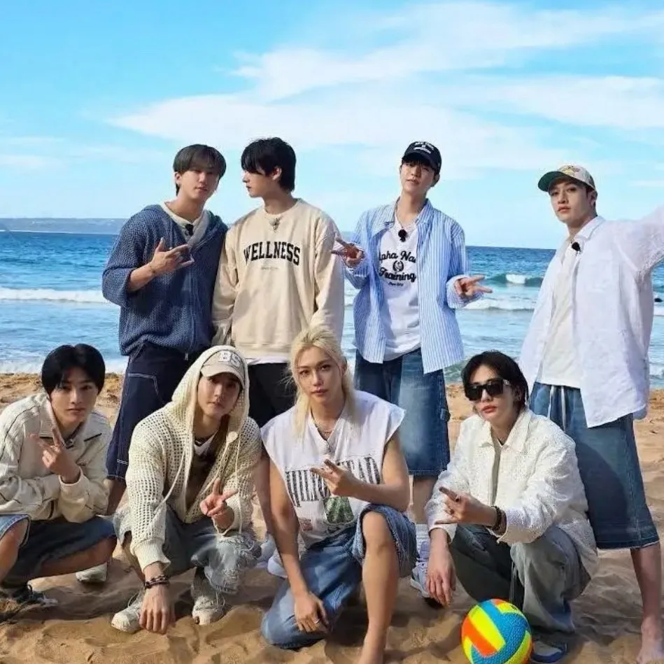 chat with ai character: Stray kids!