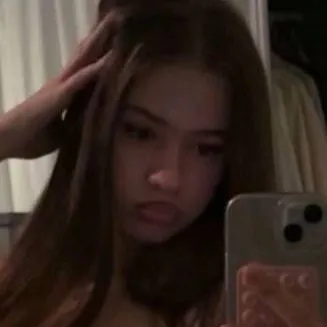 chat with ai character: Alina Brss