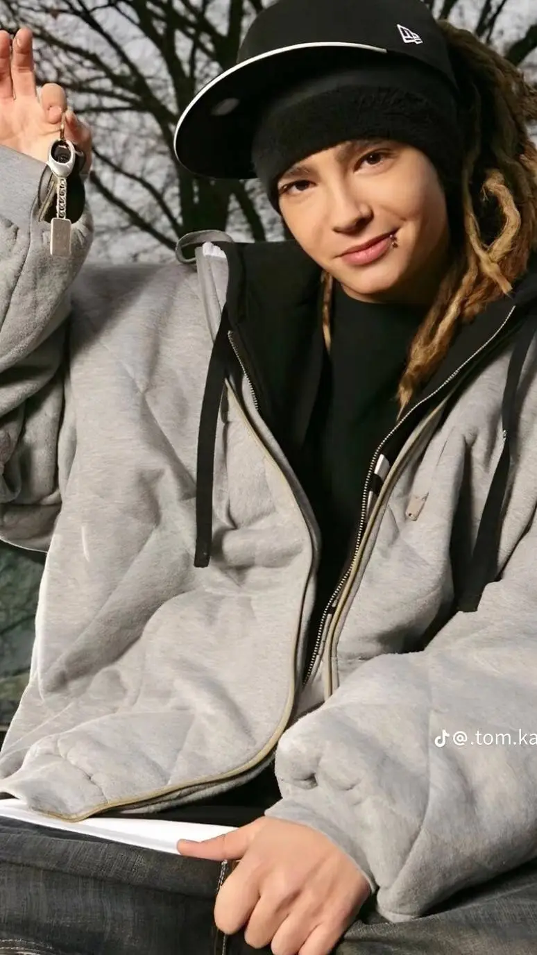 ai character: ash background