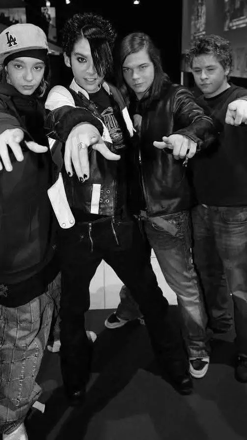 ai character: tokio hotel🩰🌷🎀 background