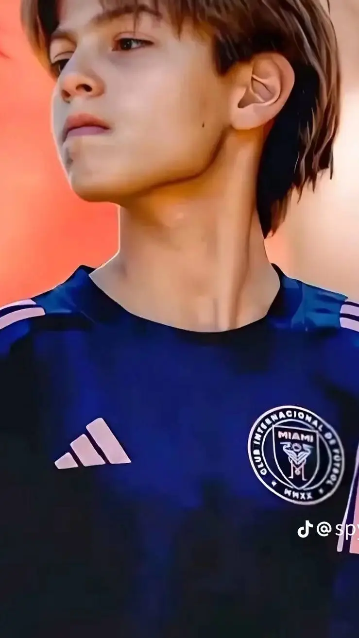 ai character: Mateo luna background