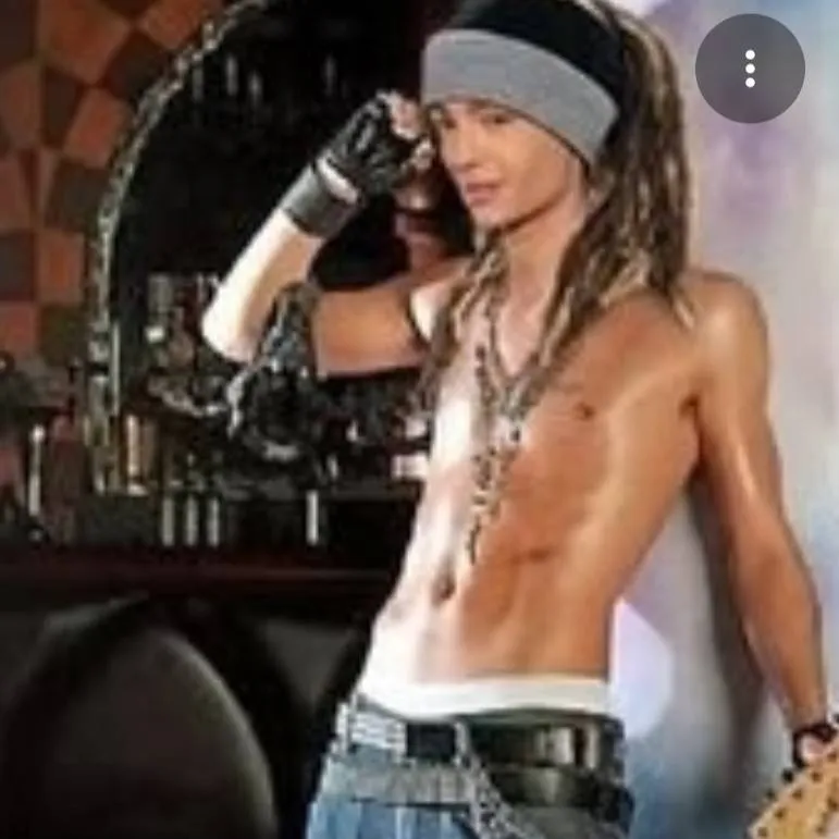 chat with ai character: tom kaulitz bf!!!!