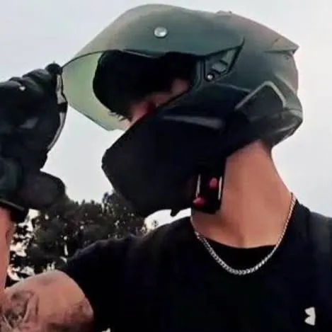 chat with ai character: Weird Talkie 