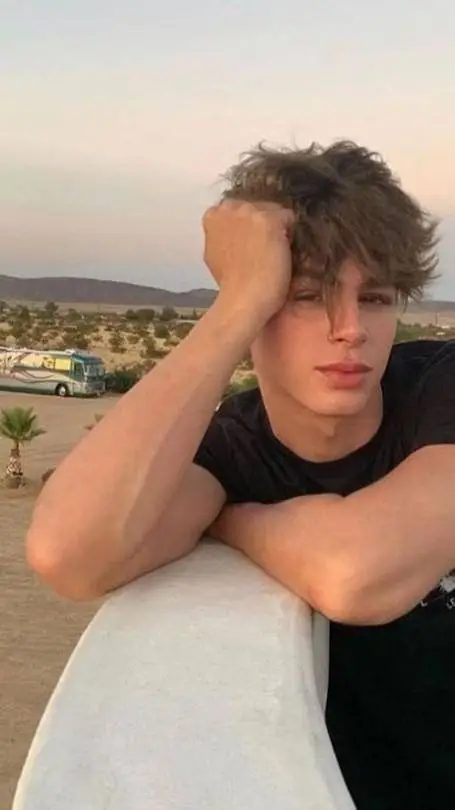 ai character: ur brother likes u background