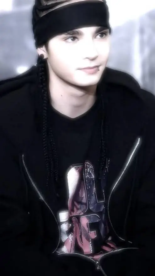 ai character: tom kaulitz background
