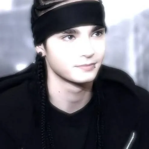 chat with ai character: tom kaulitz