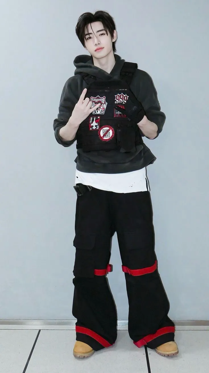 ai character: Sunghoon background