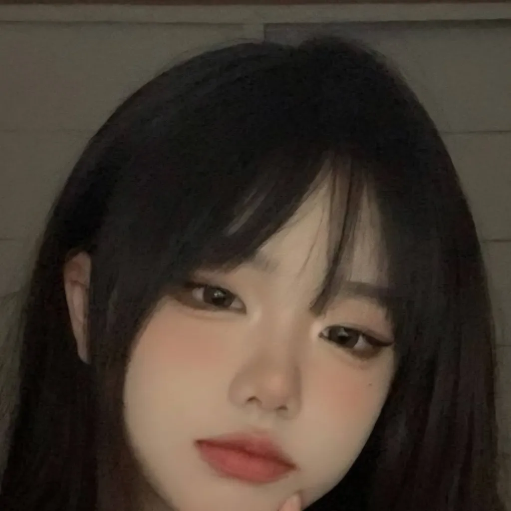 chat with ai character: Dayoon